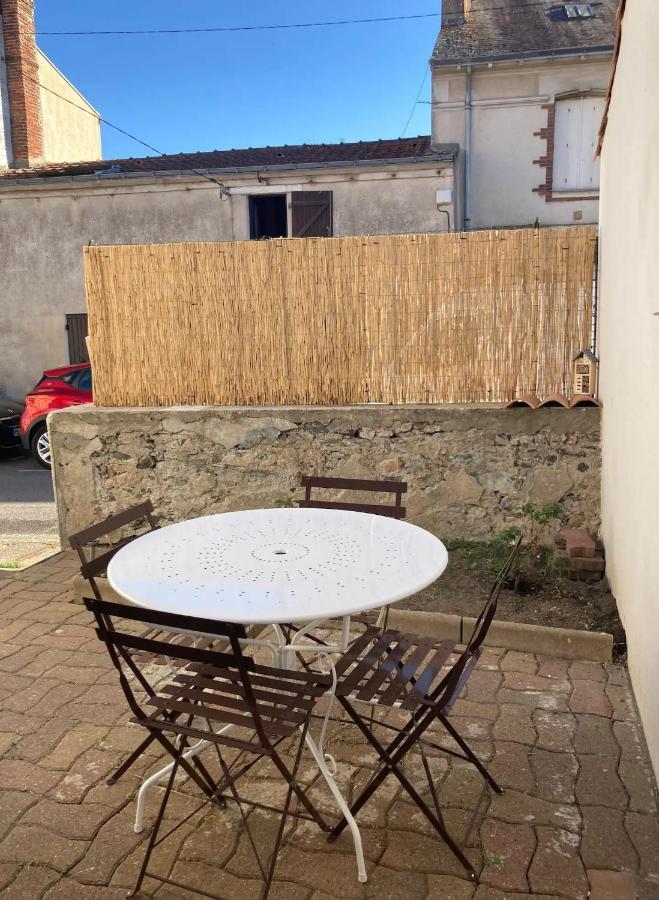 La Petite Maison Tahet, 2 Pers Avec Terrasse Basse-Indre Exterior foto